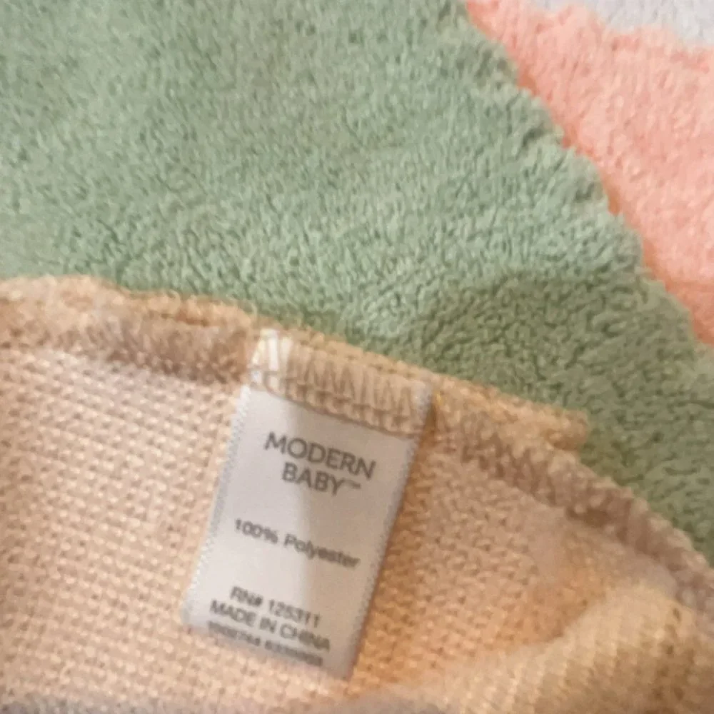 Brand New Towel Bundle from Modern Baby - Softest Towels Around!